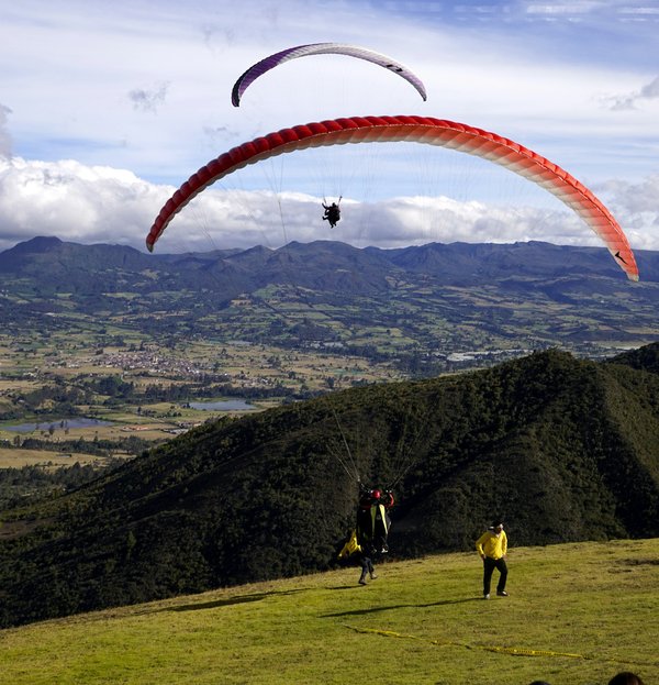 Quels sont les meilleurs spots pour faire du parapente dans les Alpes suisses?